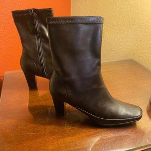 BRAND NEW Leather Brown Boots with 2.5" Heel and Zippers Size 7